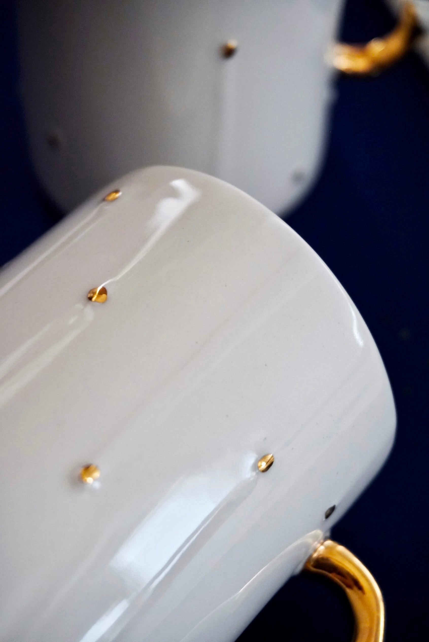 Golden Drops Mug With Heart Shaped Handle - ZLATNAporcelain