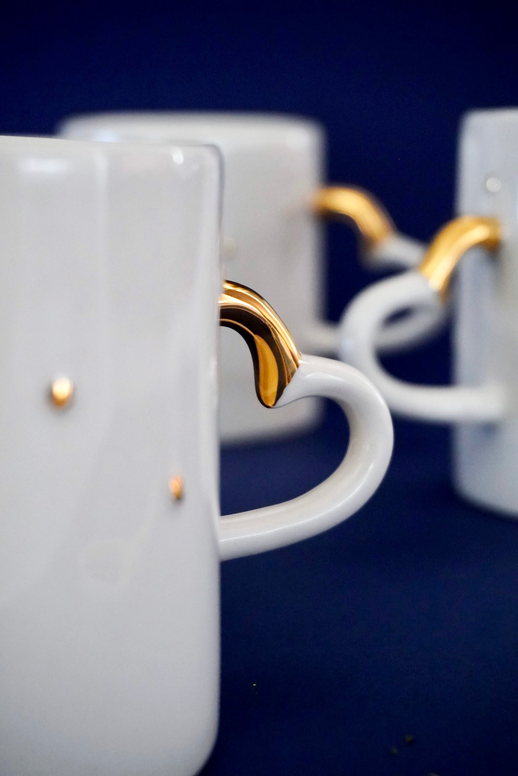 Golden Drops Mug With Heart Shaped Handle - ZLATNAporcelain