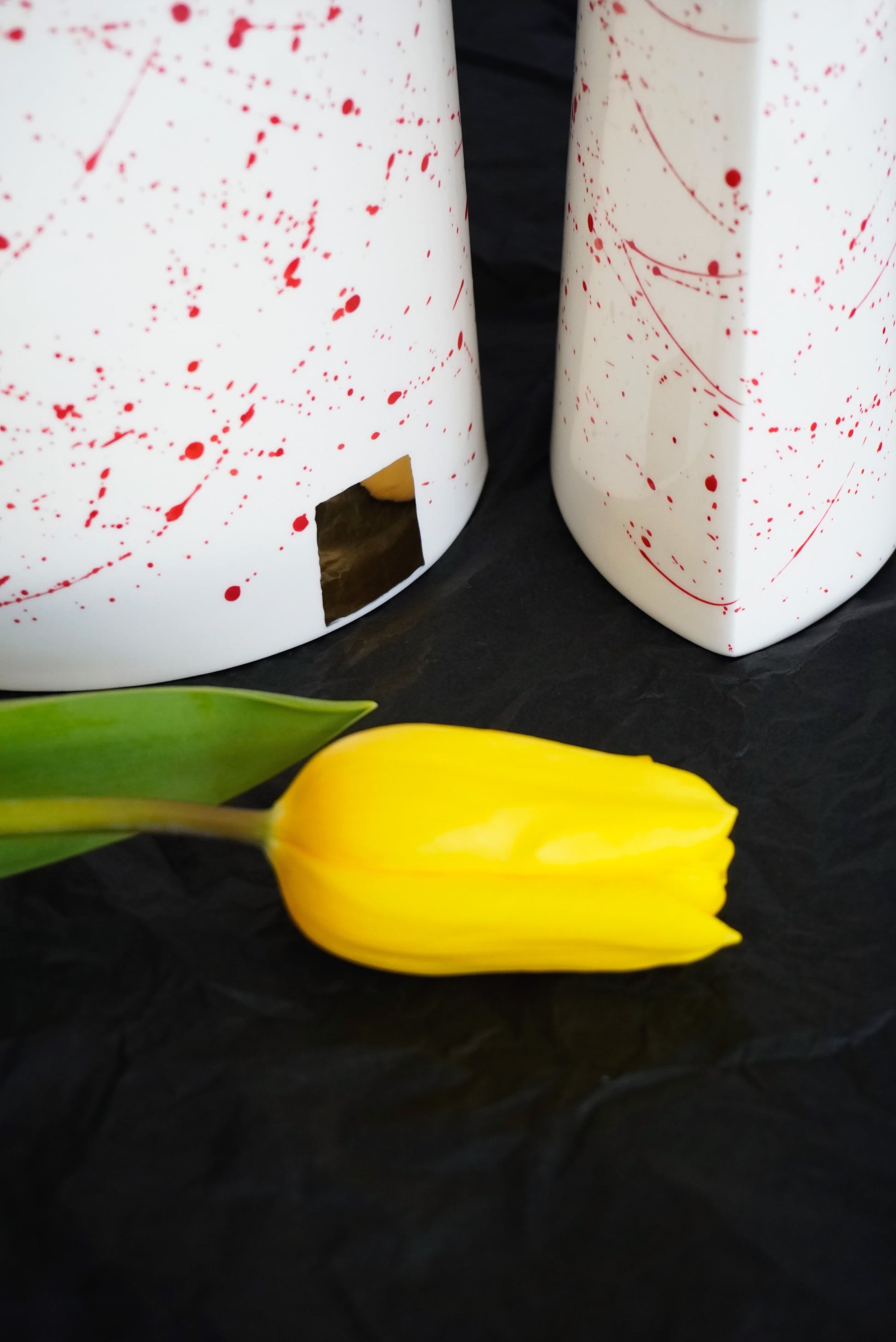 Porcelain designer vase RED SPLASHES & GOLD - ZLATNAporcelain