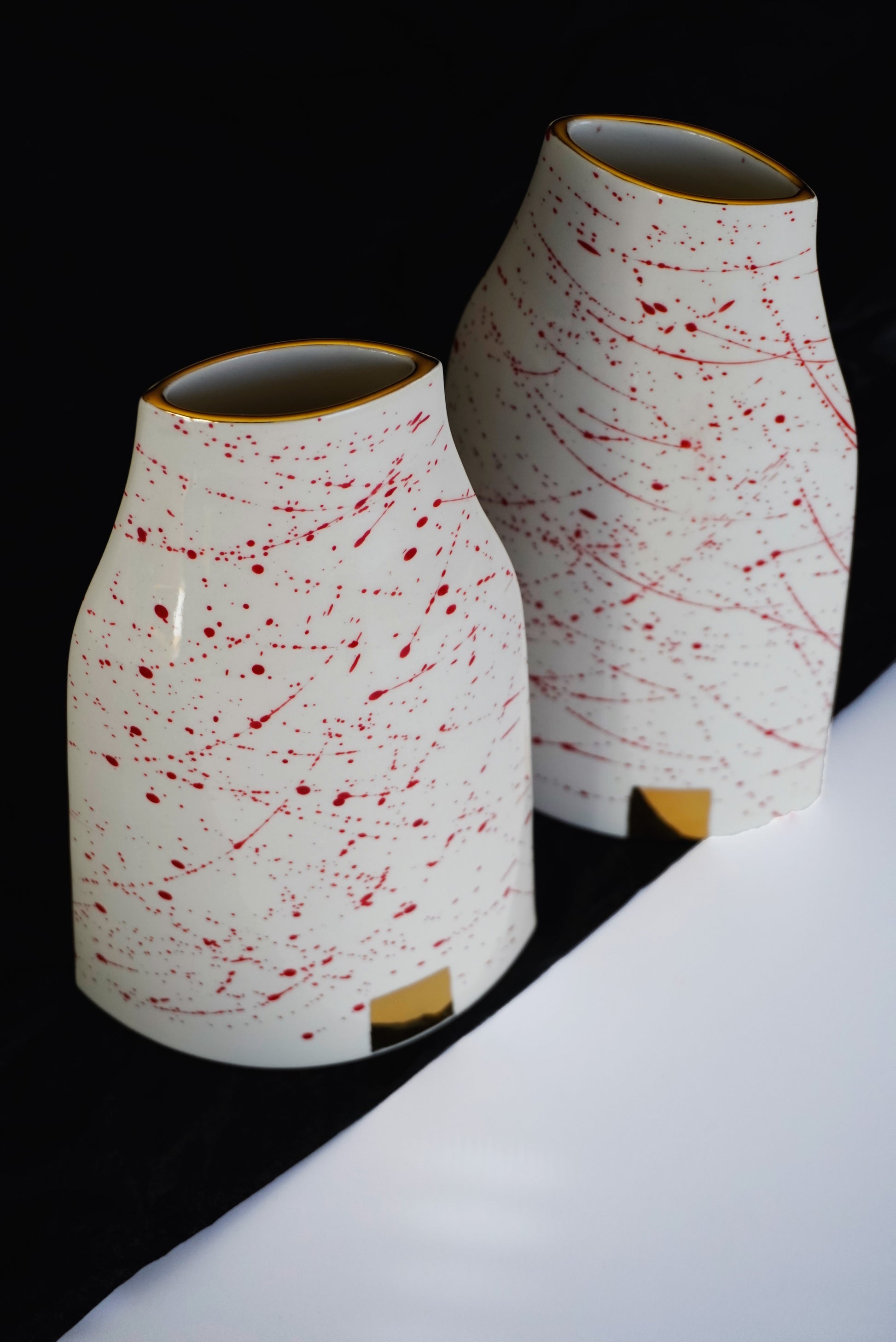 Porcelain designer vase RED SPLASHES & GOLD - ZLATNAporcelain