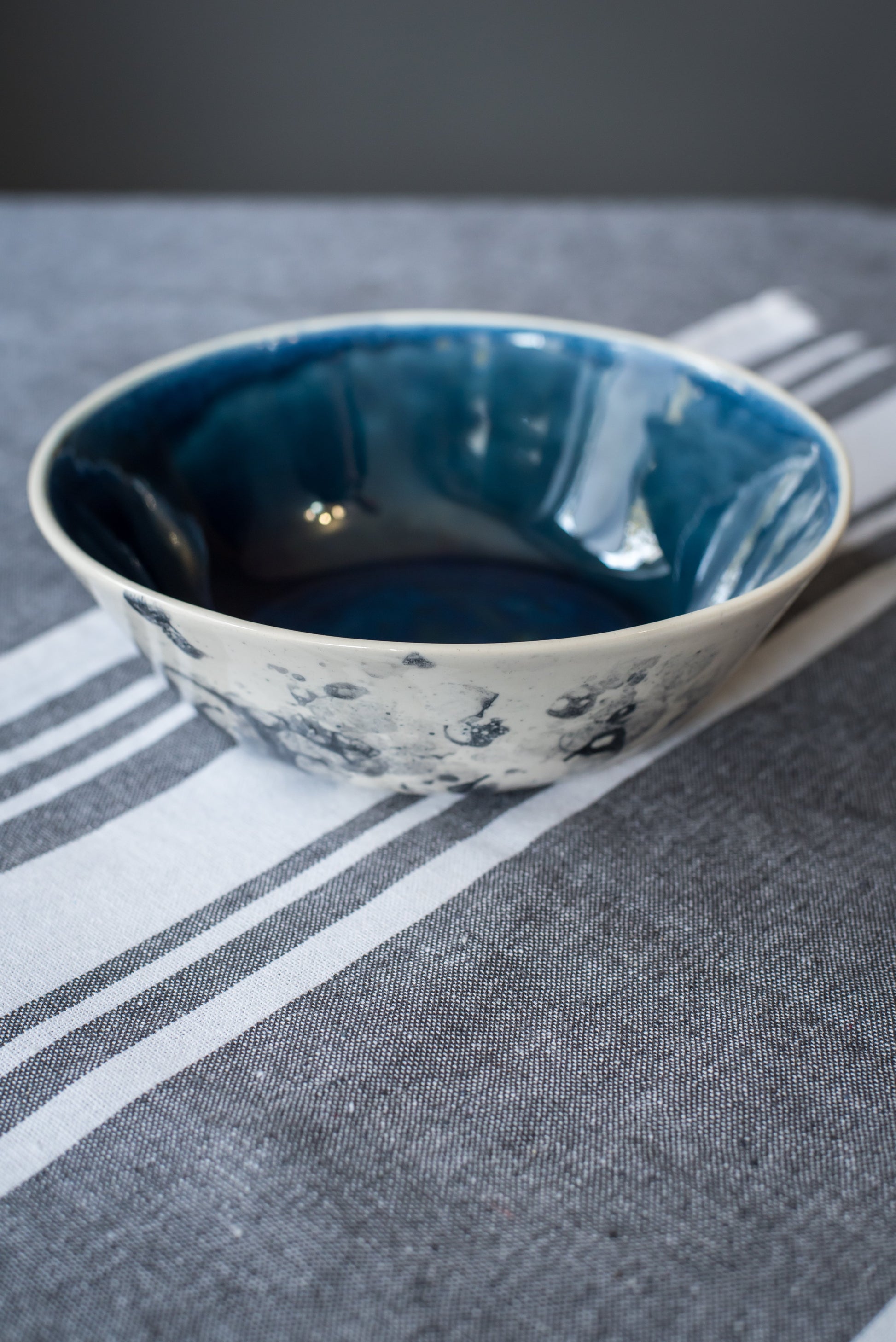 Large porcelain bowl deep blue & bubbles - ZLATNAporcelain
