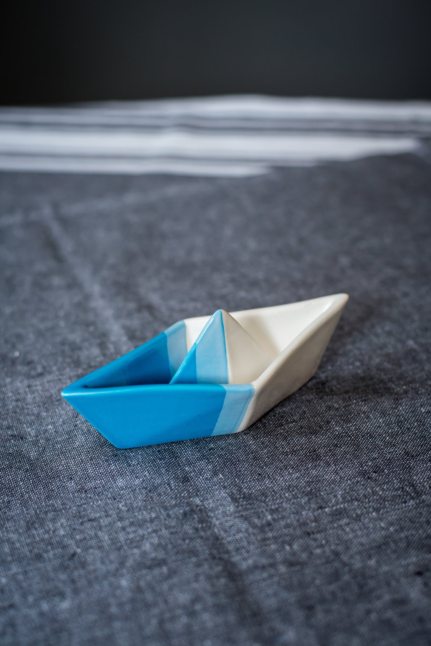 Porcelain ombre paper boat - ZLATNAporcelain