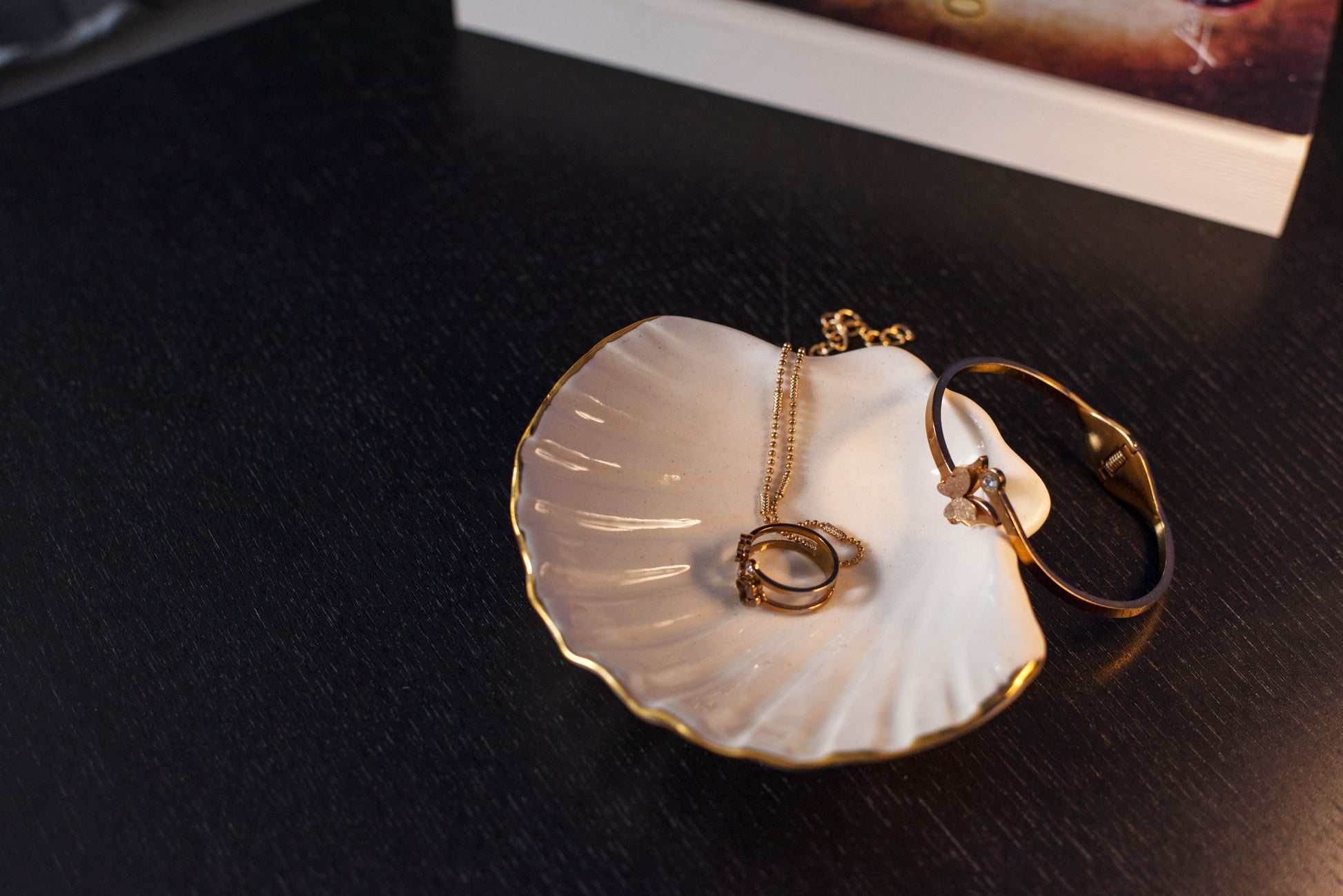 Porcelain seashell jewellery dish white & gold - ZLATNAporcelain