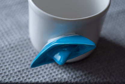 Porcelain cup with origami boat handle - ZLATNAporcelain