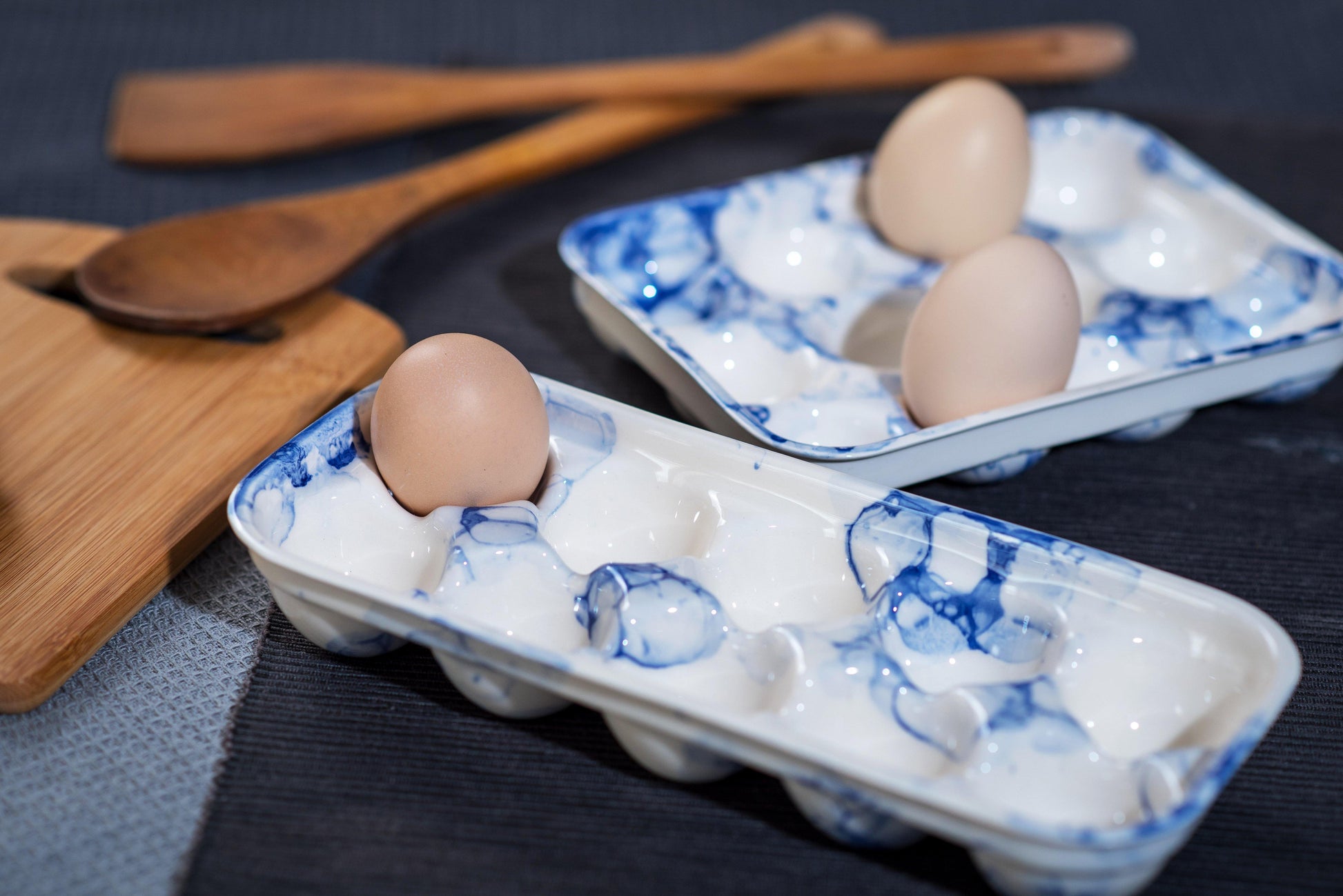 Porcelain egg holder - white with blue bubbles /10 eggs/ - ZLATNAporcelain