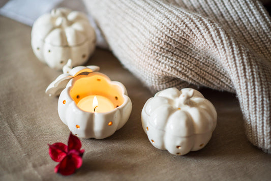 PUMPKIN WHITE CANDLE HOLDER WITH LID & REAL GOLD DETAILS - ZLATNAporcelain